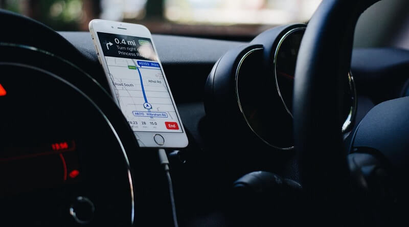 Celular com GPS no carro Celular com GPS no carro
